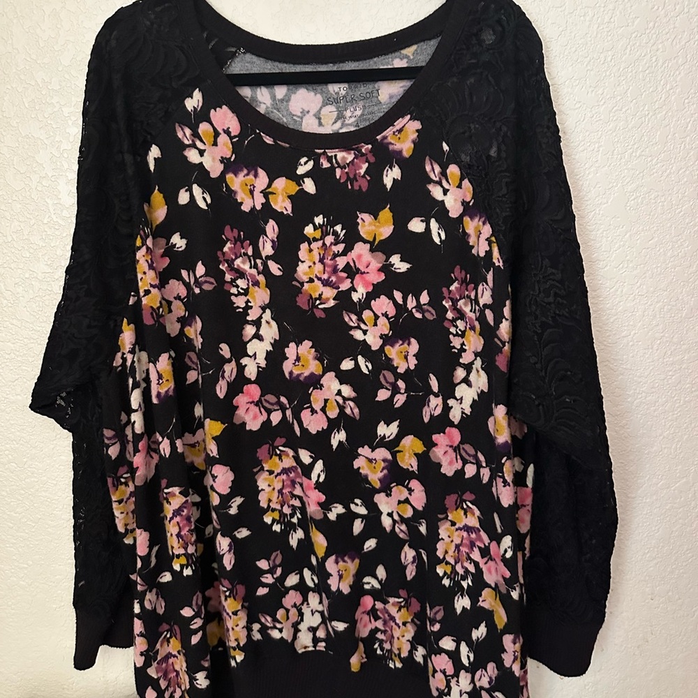 Torrid lace sleeve raglan sweatshirt NWOT size 4